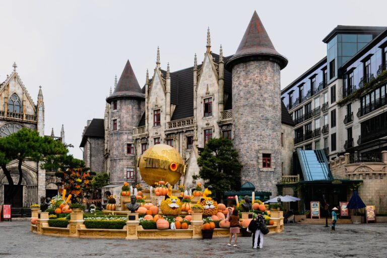 Zamek na wzgórzach Ba Na Hills ot